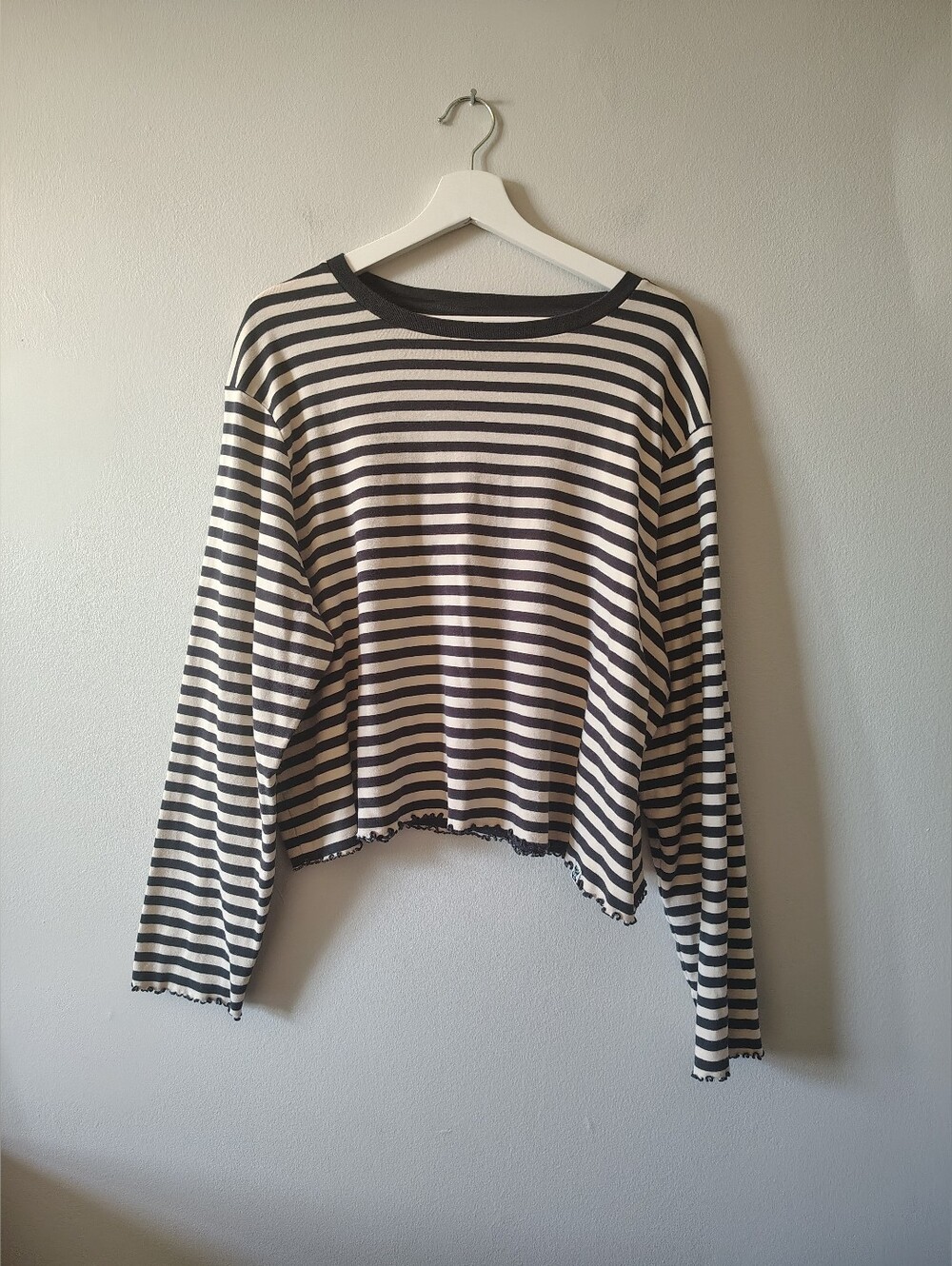 Lucy + Yak Stripped Off-White/Dark Grey Crop Long Sleeve Top